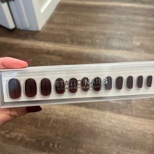 Static Nails Cherry Bomber Round